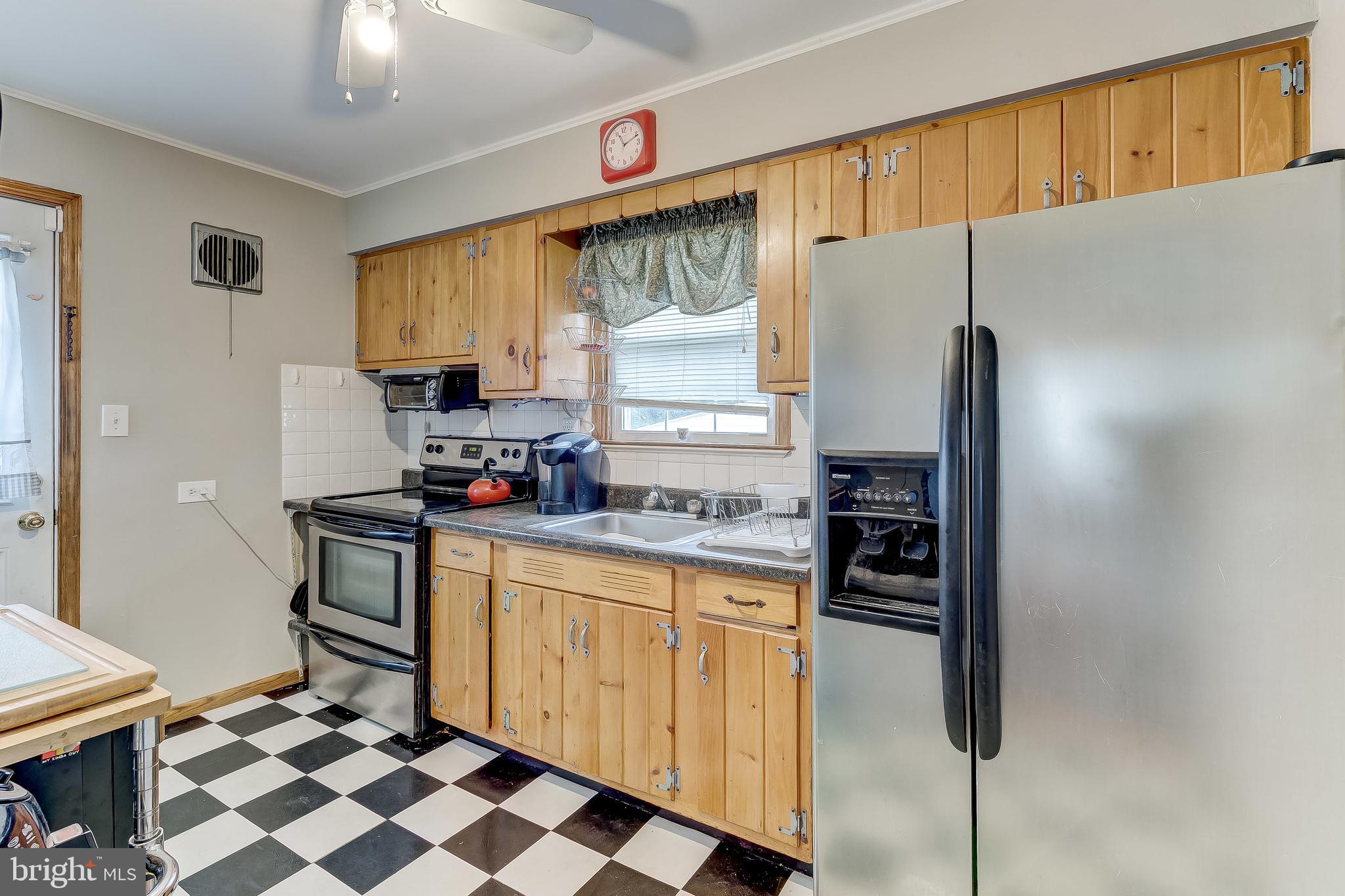 1806 Forrest Road Baltimore, MD 21234 - Photo 7 of 18