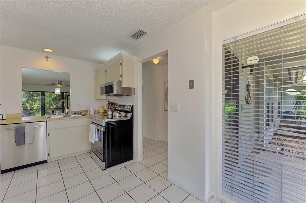 952 North Beneva Road, Unit V23 Sarasota, FL 34232 - Photo 20 of 46 Gallery Image 20
