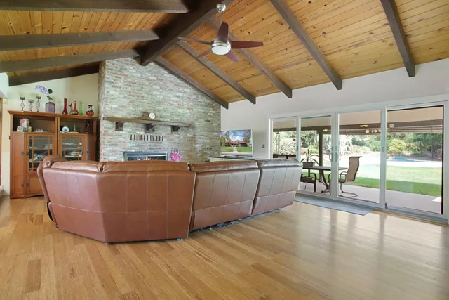 a picture of a bench in a white cabinet