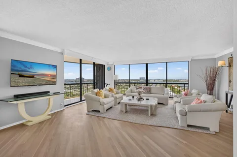 $1,050,000 | 4100 North Ocean Drive, Unit 1904, Singer Island, FL 33404