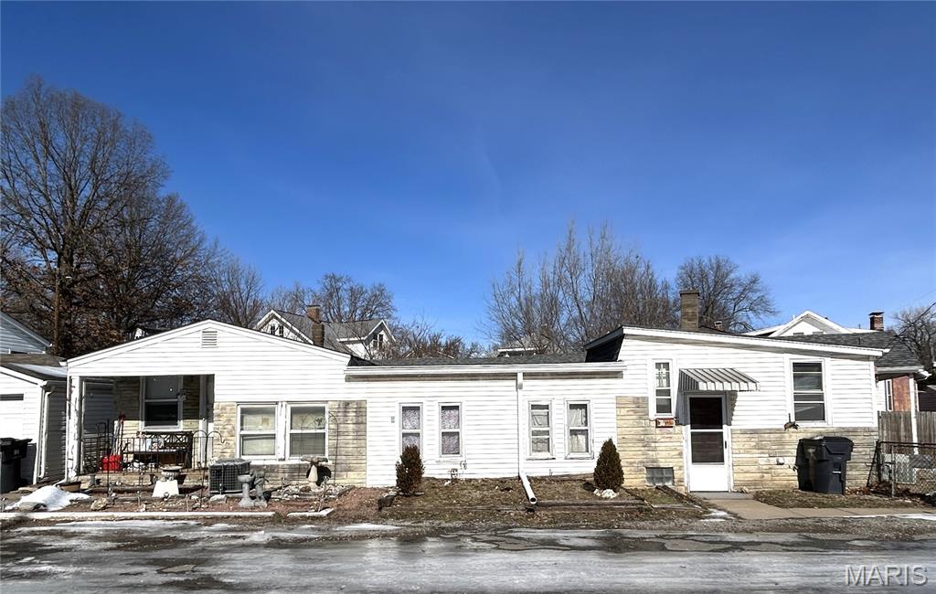 411 South 8th Street Belleville, IL 62220 - Photo 1 of 4