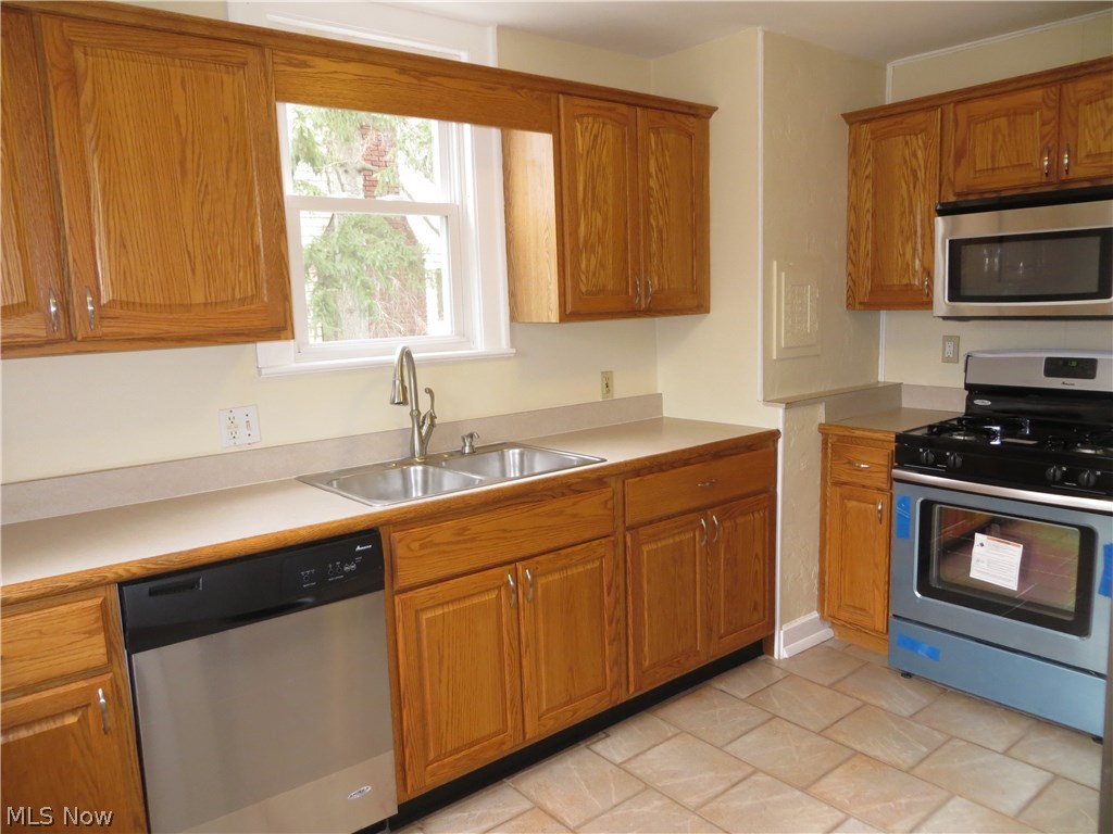 1624 Rydalmount Road Cleveland Heights, OH 44118 - Photo 17 of 33
