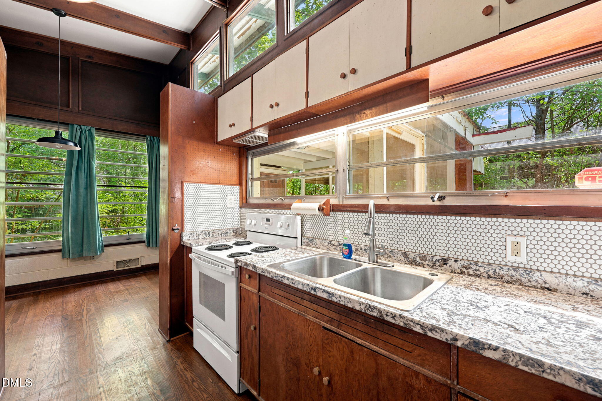 2205 Garden Place Raleigh, NC 27607 - Photo 7 of 44 Kitchen