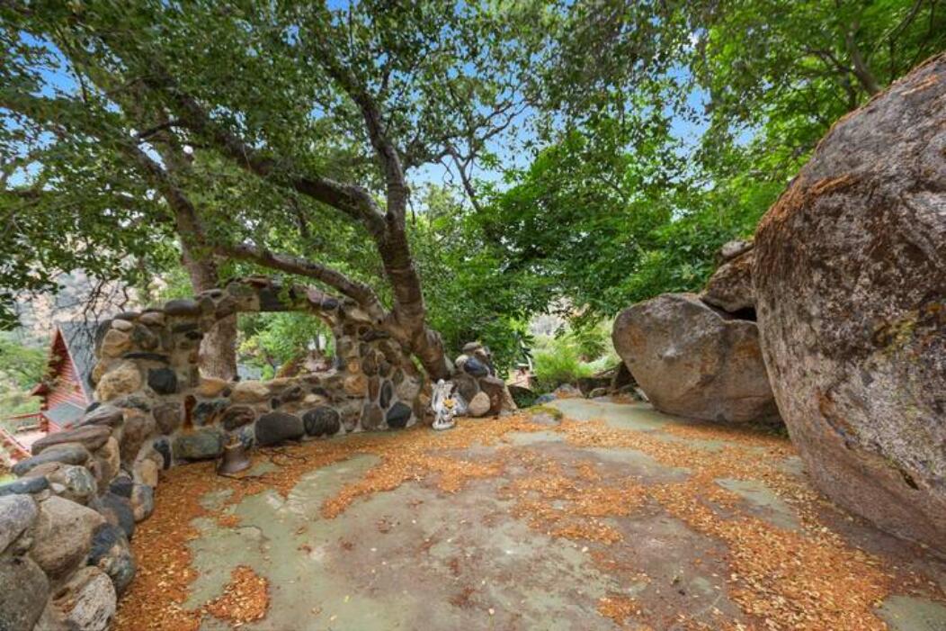 42182 Mynatt Drive Three Rivers, CA 93271 - Photo 61 of 67 Walkway to the back (1)