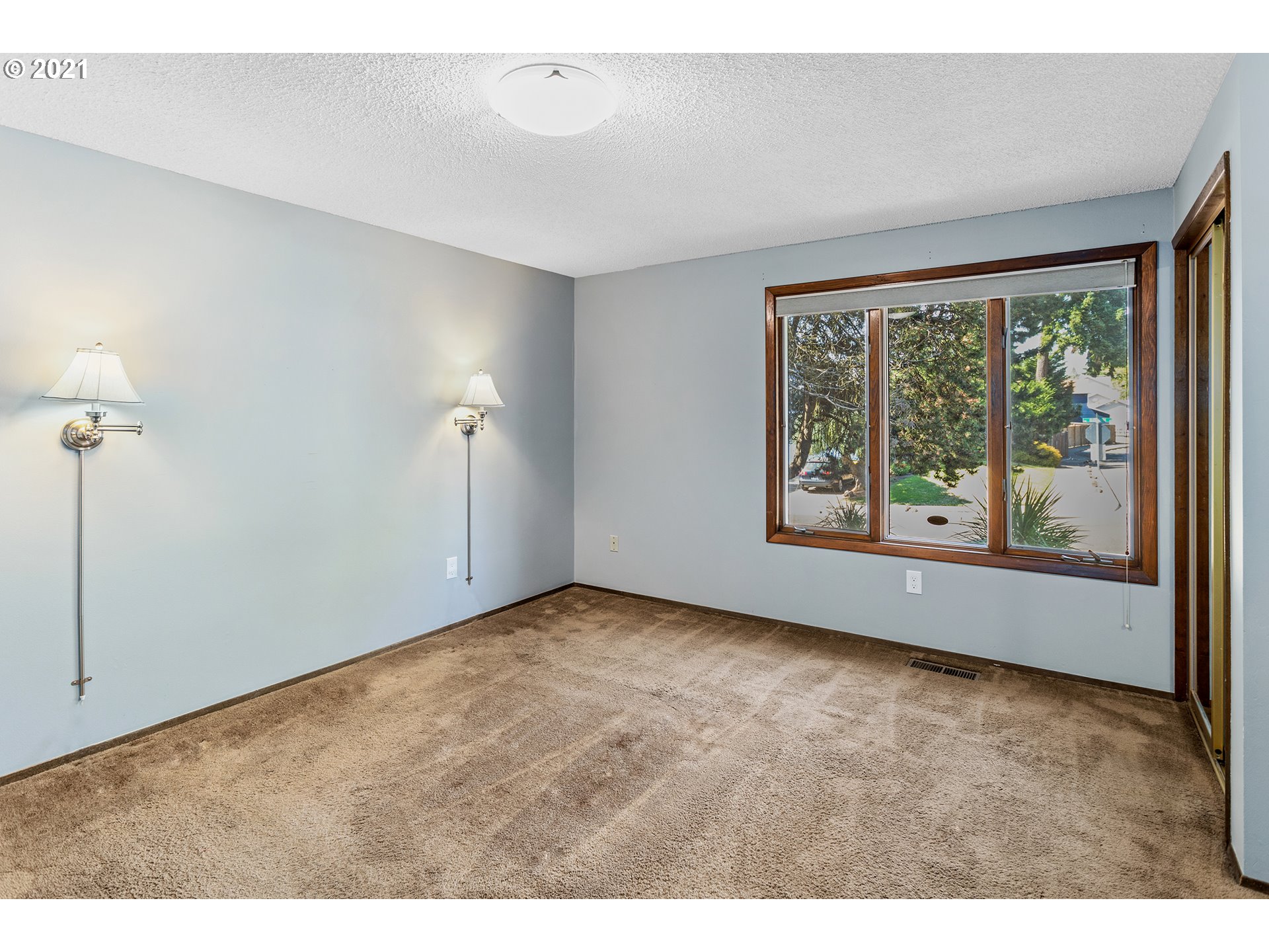14870 Southwest Glenbrook Road Beaverton, OR 97007 - Photo 8 of 25 Gallery Image 8