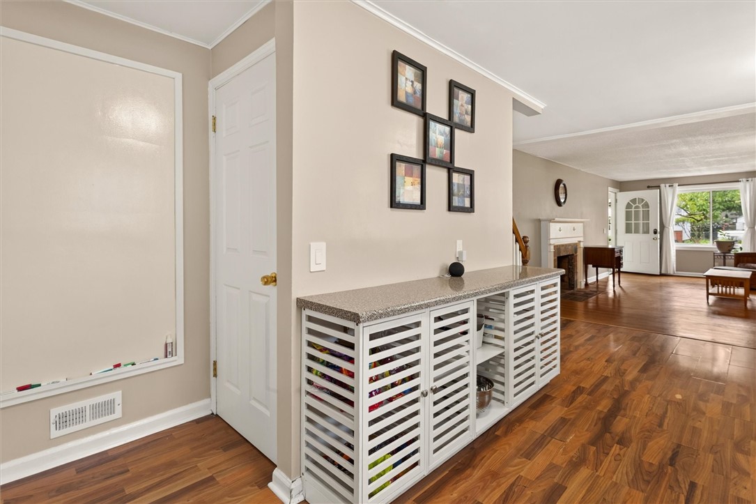 304 Garford Road Irondequoit, NY 14622 - Photo 14 of 46