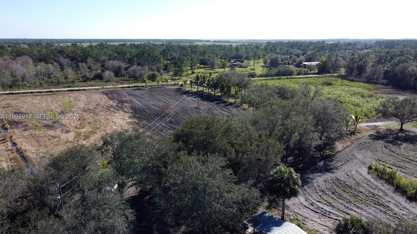 4850 Pioneer 2nd Street Clewiston, FL 33440 - Photo 14 of 34 a view of outdoor space and mountain view