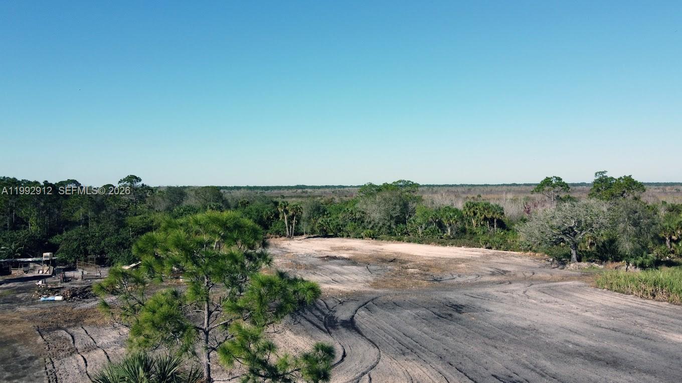 4850 Pioneer 2nd Street Clewiston, FL 33440 - Photo 6 of 34 a view of an outdoor space with green field and mountains