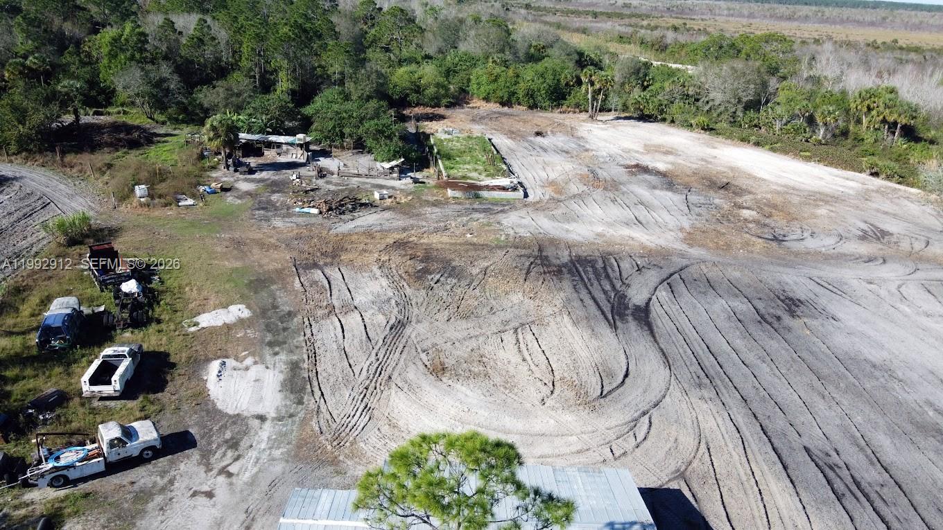 4850 Pioneer 2nd Street Clewiston, FL 33440 - Photo 8 of 34 a view of outdoor space and yard