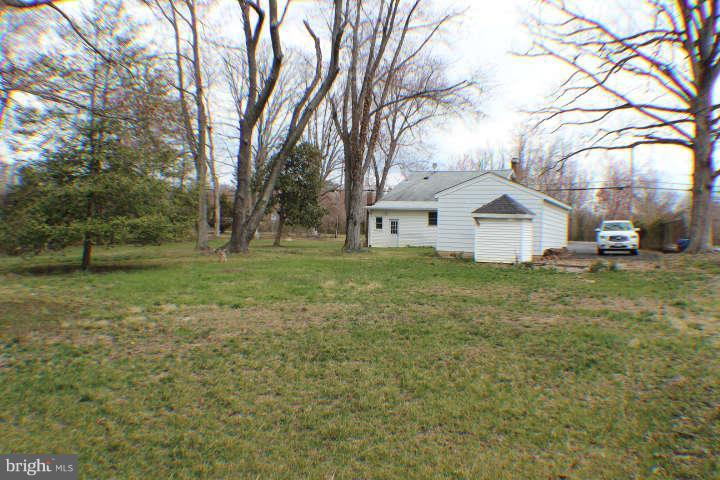 10304 Gunston Road Lorton, VA 22079 - Photo 29 of 30 a house view with garden space