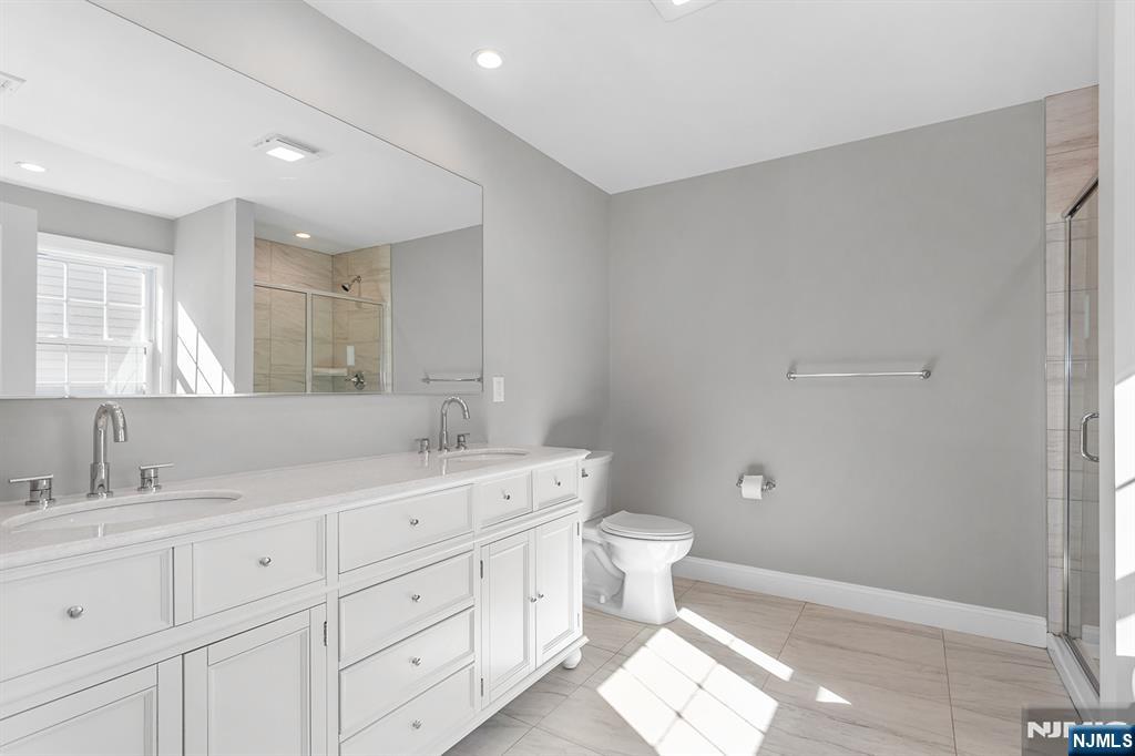 102 Charlton Avenue Lodi, NJ 07644 - Photo 18 of 34