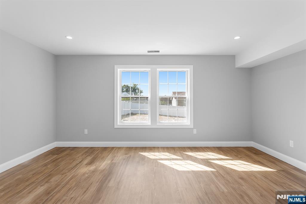 102 Charlton Avenue Lodi, NJ 07644 - Photo 26 of 34