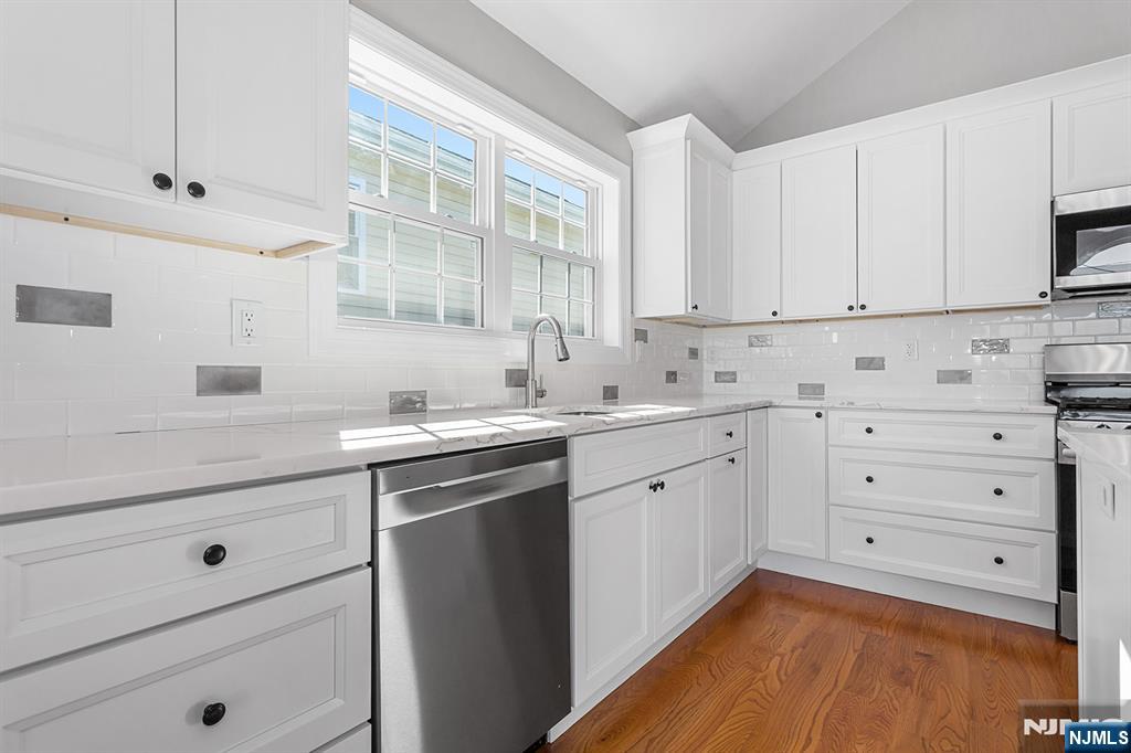 102 Charlton Avenue Lodi, NJ 07644 - Photo 8 of 34