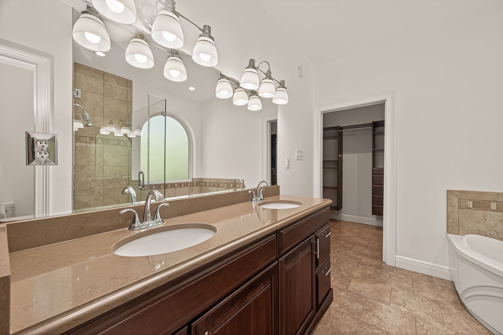 6131 Hampton Way Court Spring, TX 77389 - Photo 39 of 50 a bathroom with a sink double vanity and a mirror