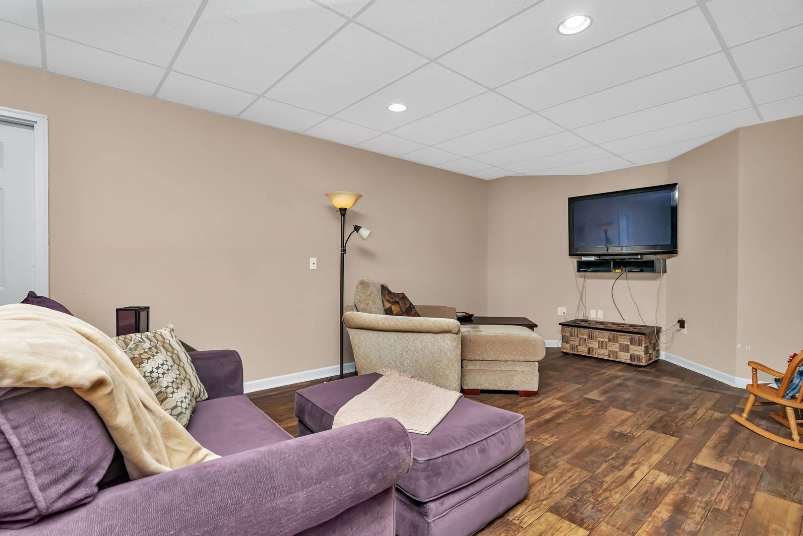 2624 East 21st Road Marseilles, IL 61341 - Photo 40 of 74 a living room with furniture and a flat screen tv
