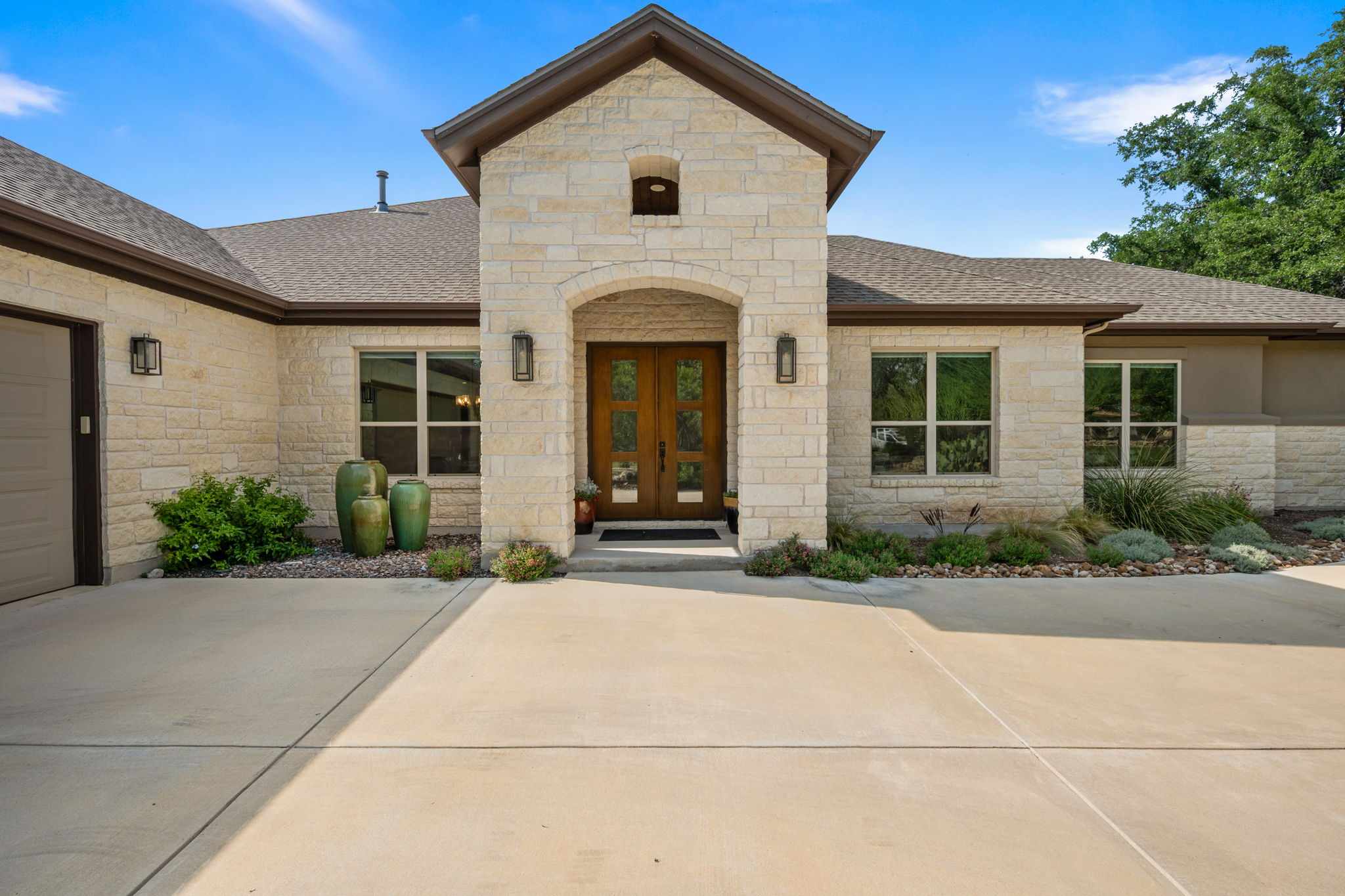 212 Marbella Way Georgetown, TX 78633 - Photo 4 of 40 front view of a house with a yard