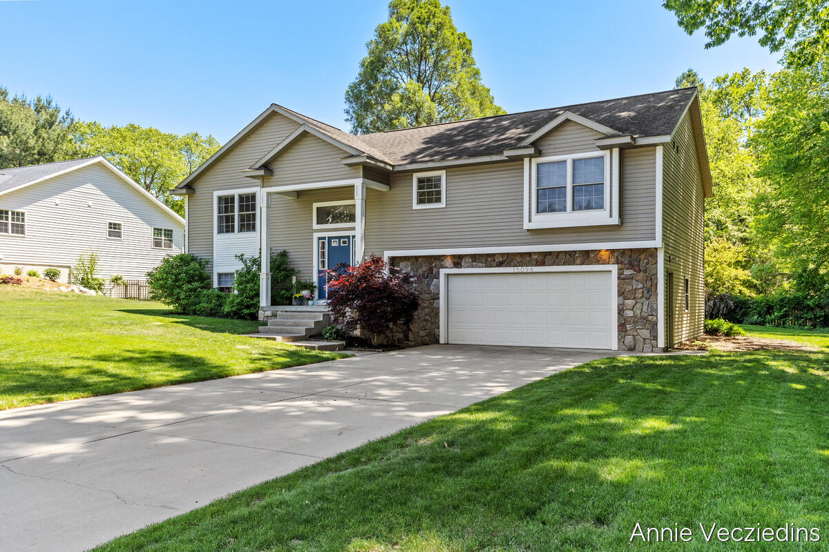 15096 Oakland Street Spring Lake, MI 49456 - Photo 7 of 41 15096-Oakland_005