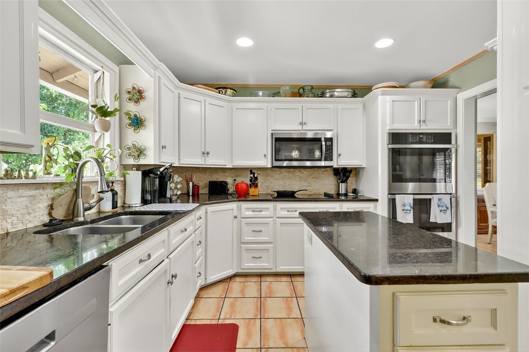 402 Pasadena Place Corpus Christi, TX 78411 - Photo 14 of 39