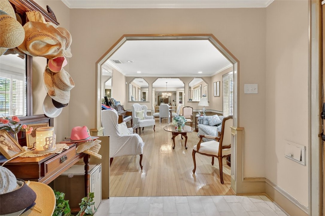 402 Pasadena Place Corpus Christi, TX 78411 - Photo 4 of 39