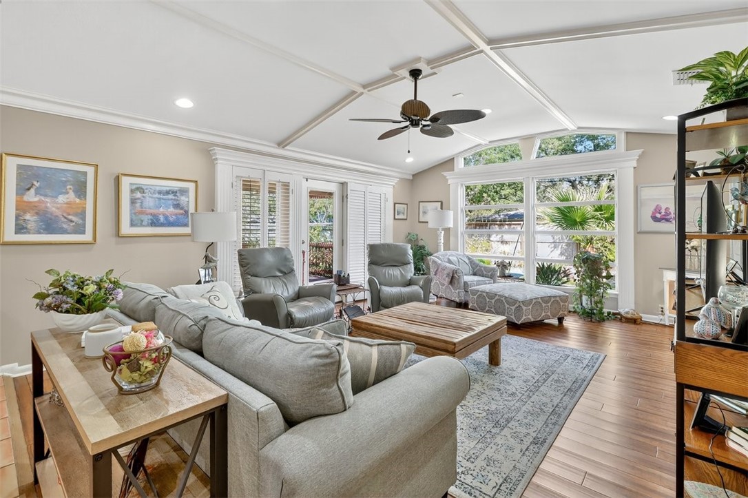 402 Pasadena Place Corpus Christi, TX 78411 - Photo 8 of 39 vaulted ceiling, natural light