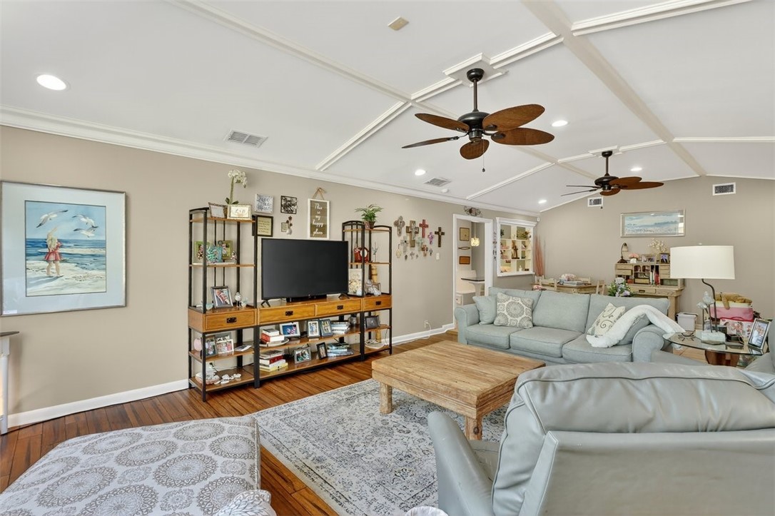 402 Pasadena Place Corpus Christi, TX 78411 - Photo 10 of 39