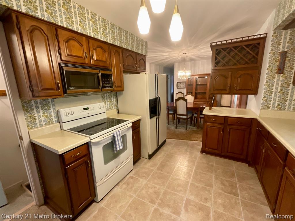 4392 East Carpenter Road Flint, MI 48506 - Photo 16 of 42