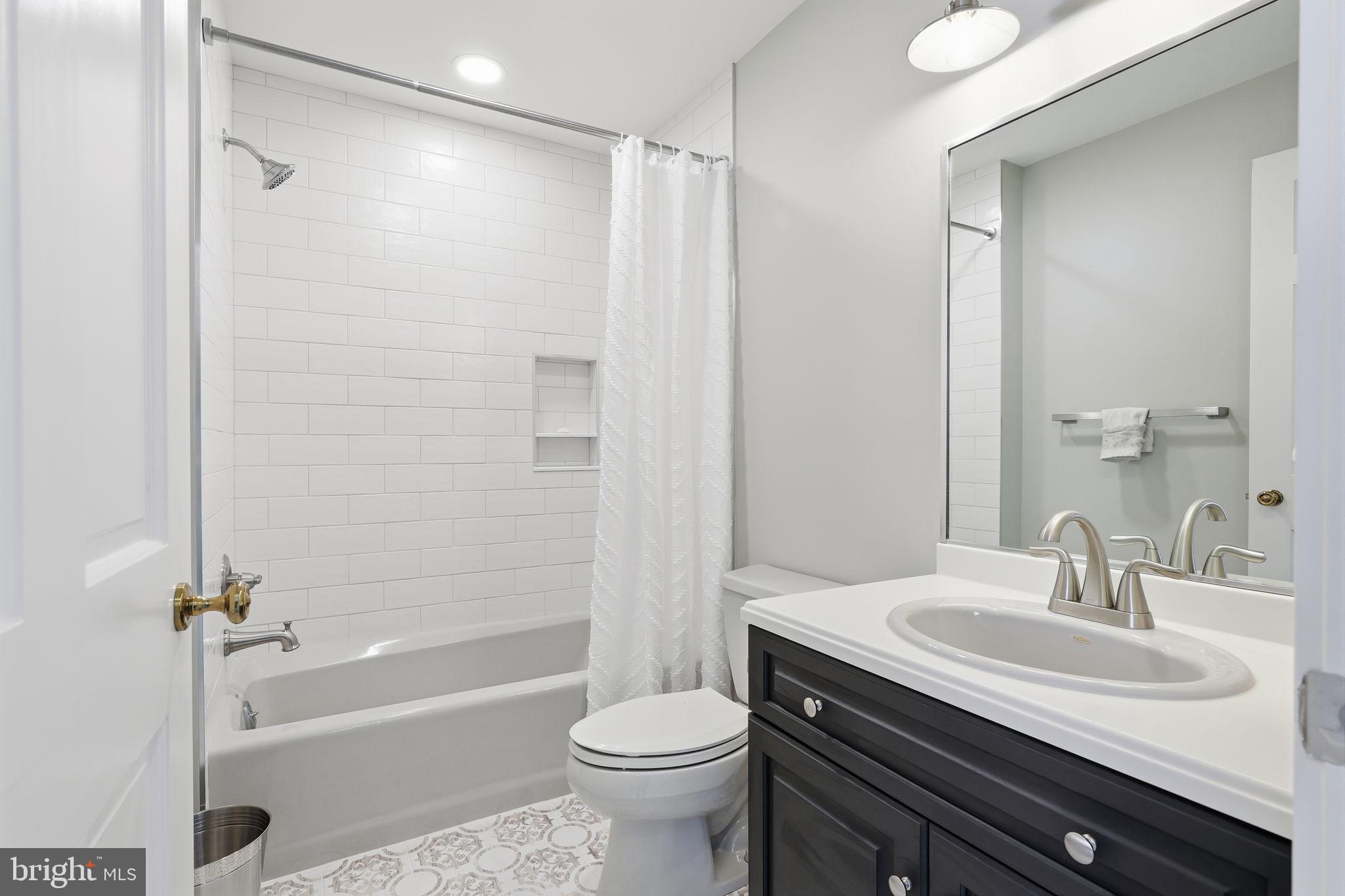 7 Woodland Road Newtown, PA 18940 - Photo 96 of 142 a bathroom with a sink toilet tub and shower