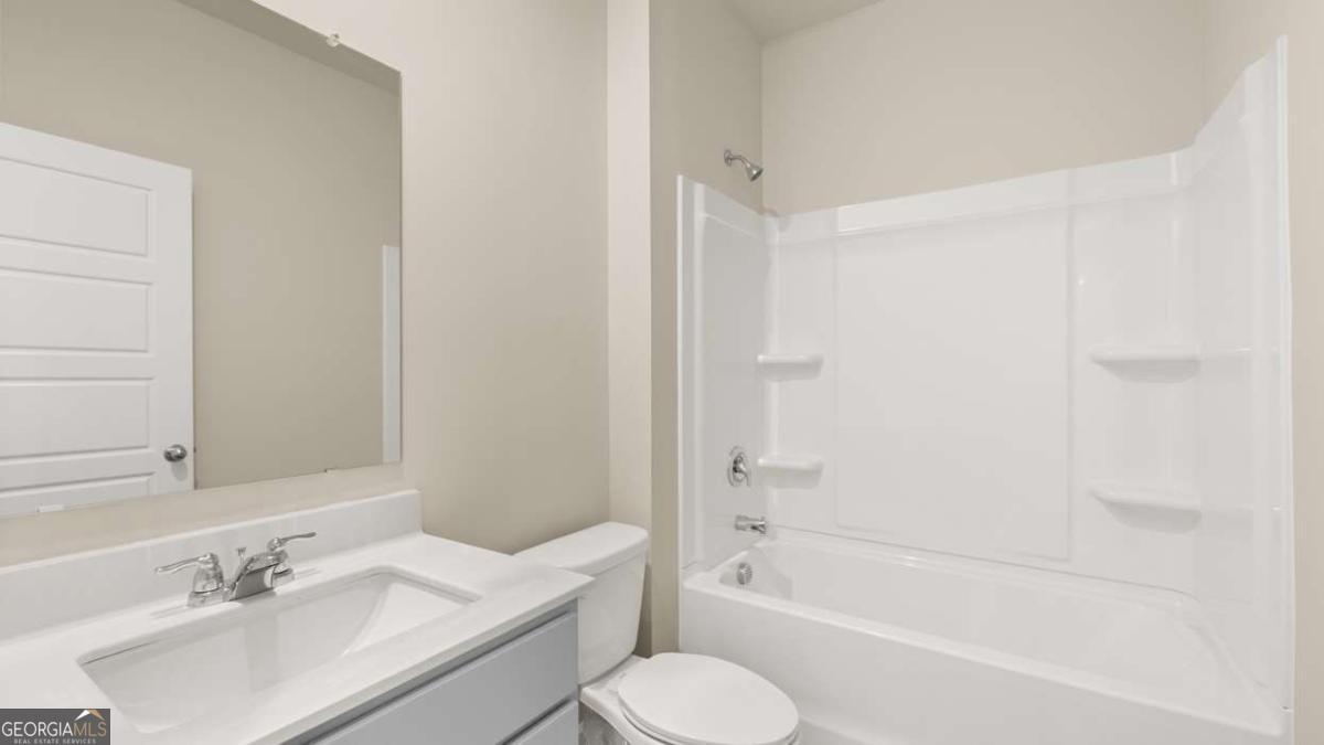 208 Cattle Drive Perry, GA 31069 - Photo 24 of 37 a bathroom with a sink toilet and bathtub