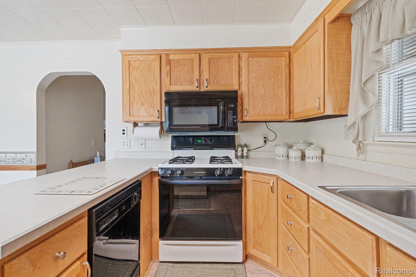 3205 Gerald Avenue Rochester, MI 48307 - Photo 16 of 30 Gallery Image 16