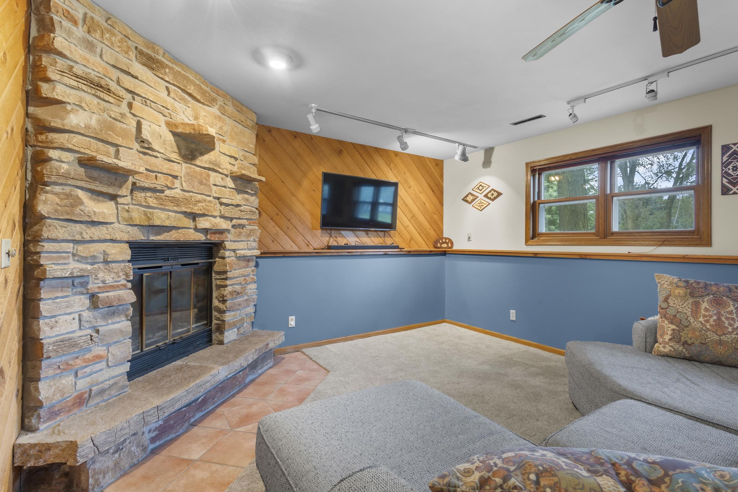 6682 Glenview Road DeForest, WI 53532 - Photo 10 of 40 Gallery Image 10