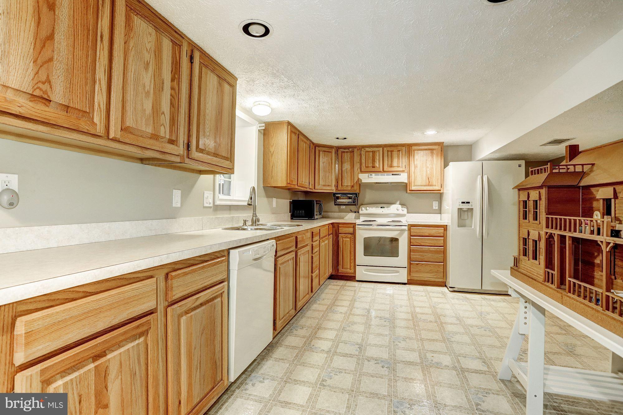 6281 Setting Star Columbia, MD 21045 - Photo 24 of 32 2nd Kitchen