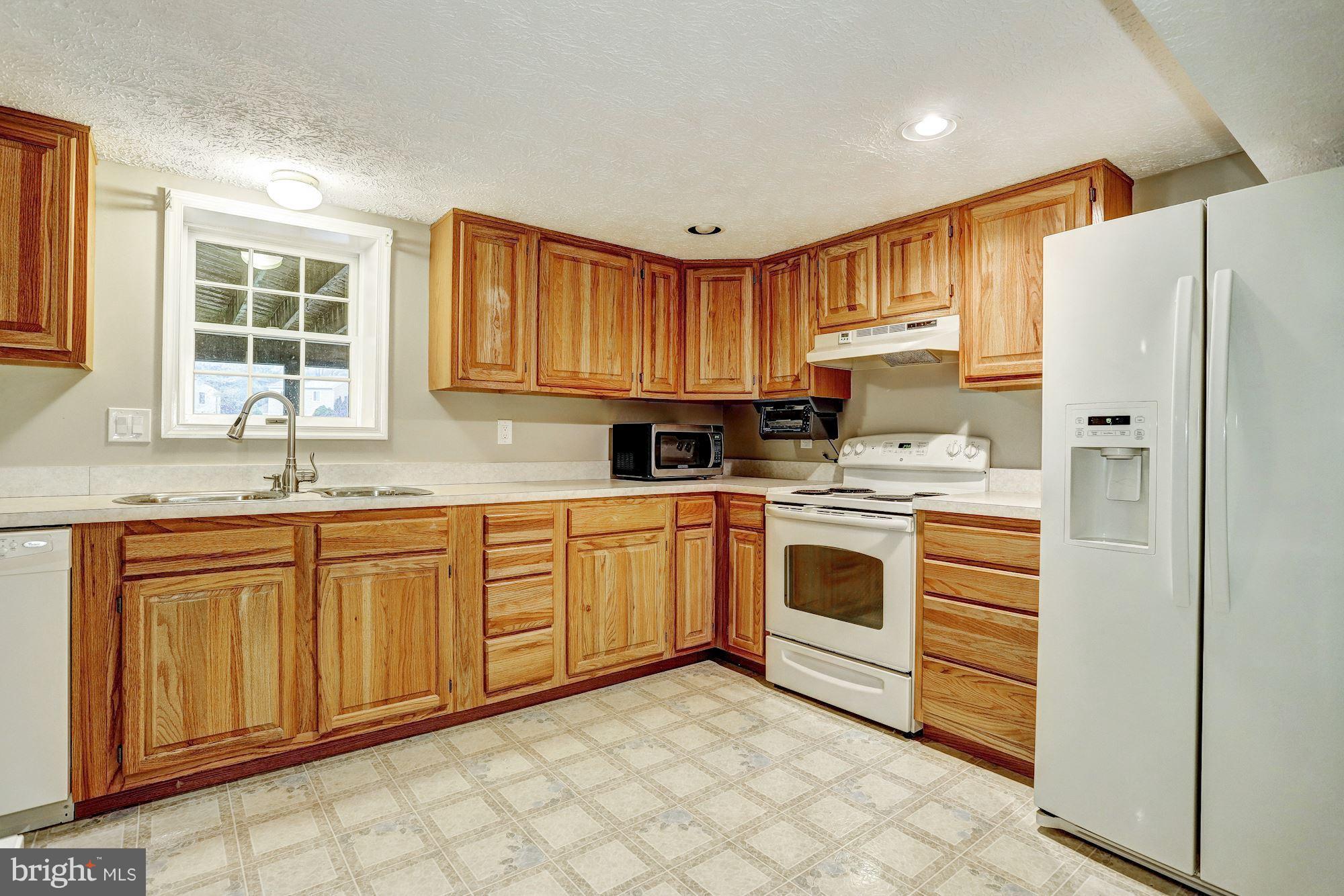 6281 Setting Star Columbia, MD 21045 - Photo 25 of 32 2nd Kitchen