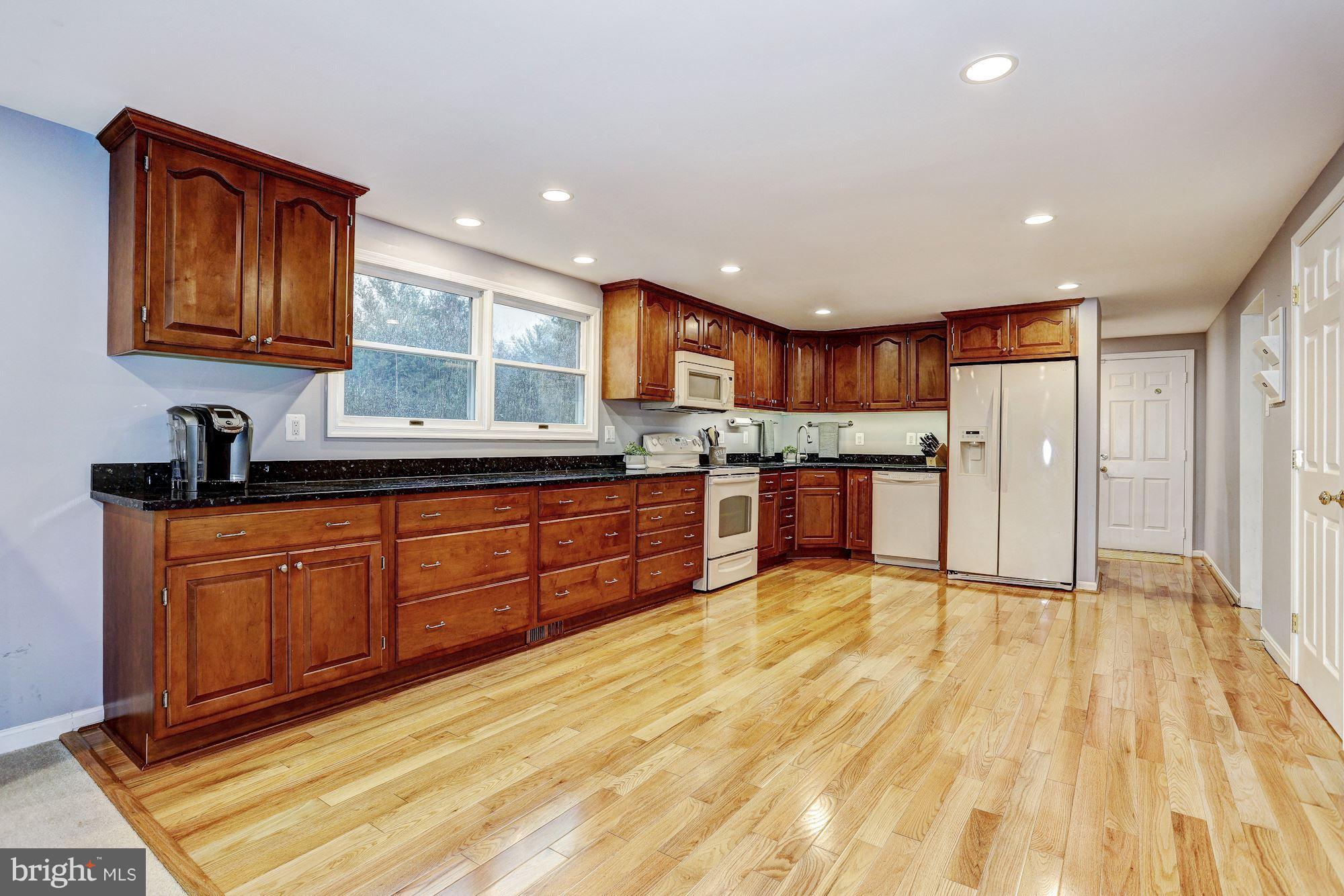 6281 Setting Star Columbia, MD 21045 - Photo 7 of 32 Kitchen