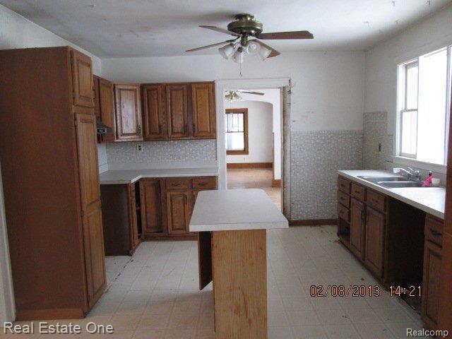 985 Clarkston Road Lake Orion, MI 48362 - Photo 5 of 7 Kitchen.JPG
