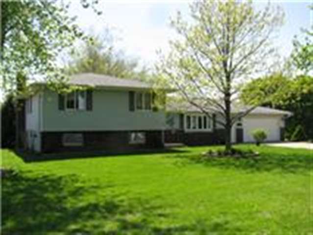 112 Deer Trail Road Pekin, IL 61554 - Photo 3 of 8