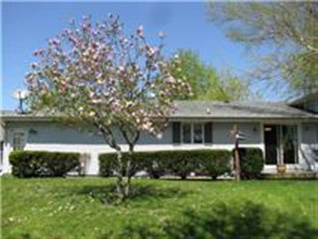 112 Deer Trail Road Pekin, IL 61554 - Photo 4 of 8