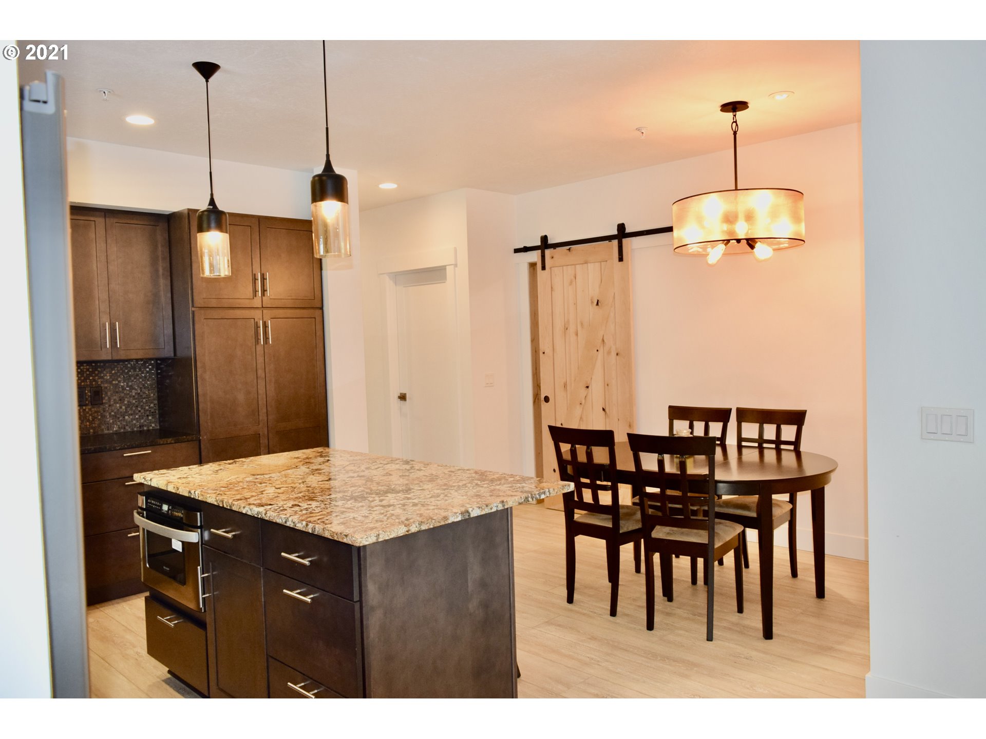 94353 Leith Road Gold Beach, OR 97444 - Photo 25 of 30 a kitchen with a table and chairs