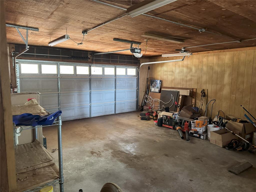 522 Twin Point Drive Benton, LA 71006 - Photo 33 of 33 Garage with a garage door opener