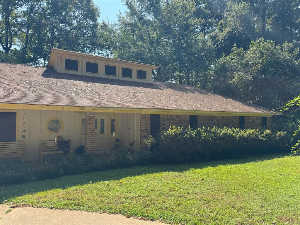 522 Twin Point Drive Benton, LA 71006 - Photo 4 of 33 View of front facade with a front yard, brick siding, and a shingled roof