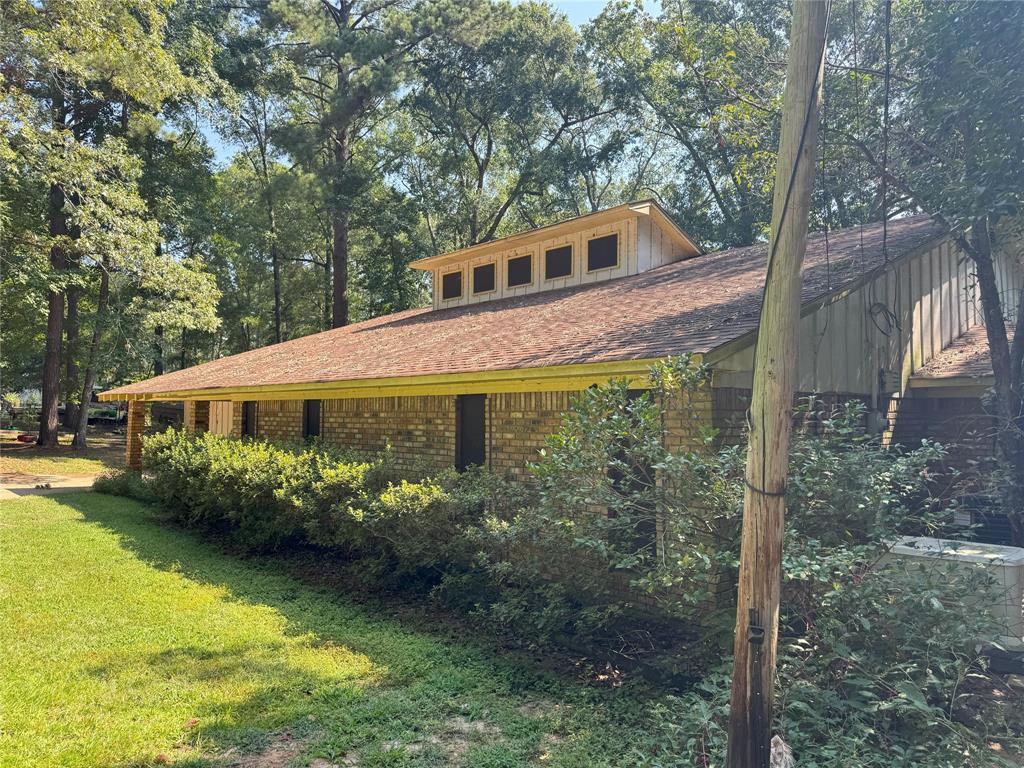 522 Twin Point Drive Benton, LA 71006 - Photo 5 of 33 View of home's exterior with brick siding, a yard, and a shingled roof