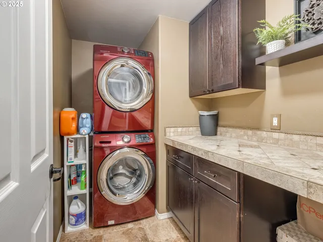 a view of washer and dryer in a utility room