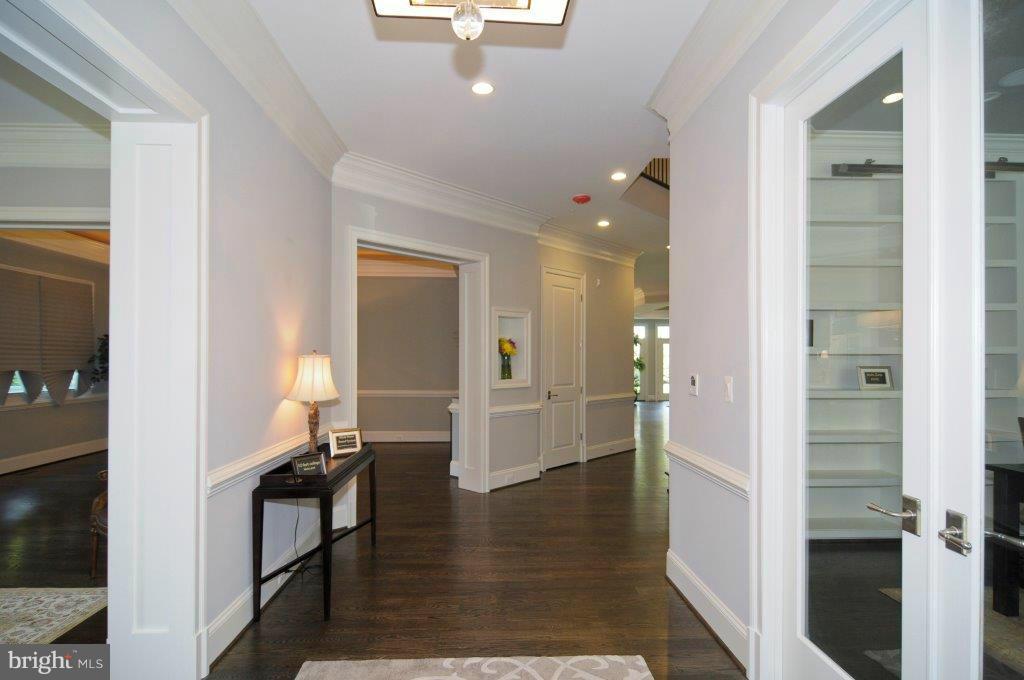 5803 Aberdeen Road Bethesda, MD 20817 - Photo 3 of 29 Interior (General)