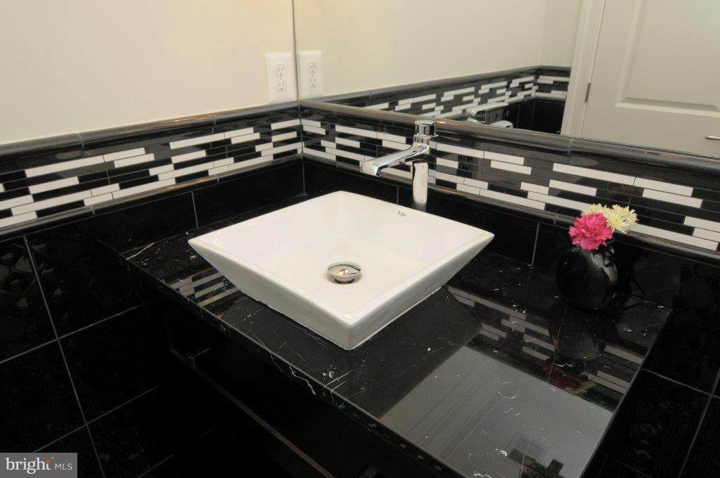 5803 Aberdeen Road Bethesda, MD 20817 - Photo 28 of 29 Bath