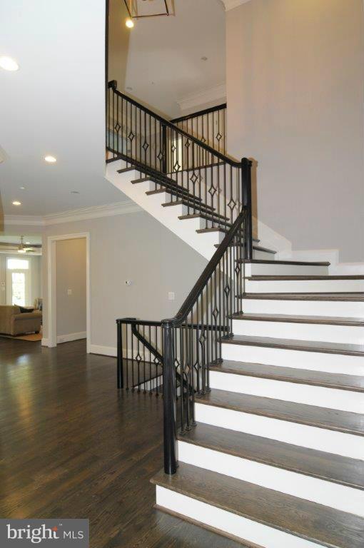 5803 Aberdeen Road Bethesda, MD 20817 - Photo 4 of 29 Interior (General)