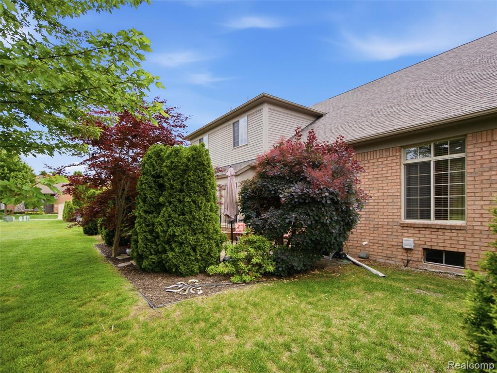 2633 Ridgecrest Drive Utica, MI 48316 - Photo 37 of 42