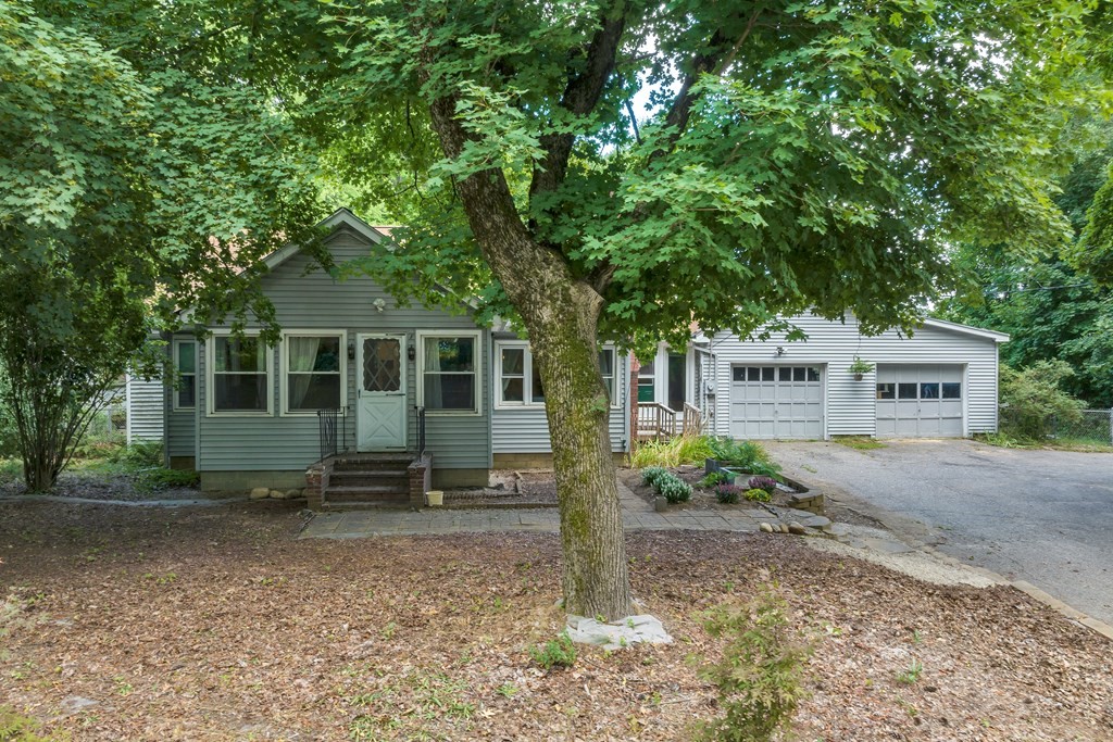 241 Calef Highway Lee, NH 03861 - Photo 1 of 40