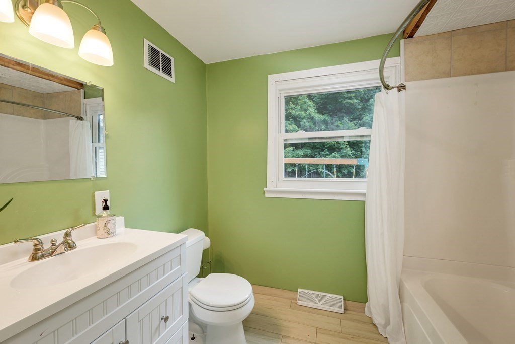 241 Calef Highway Lee, NH 03861 - Photo 12 of 40