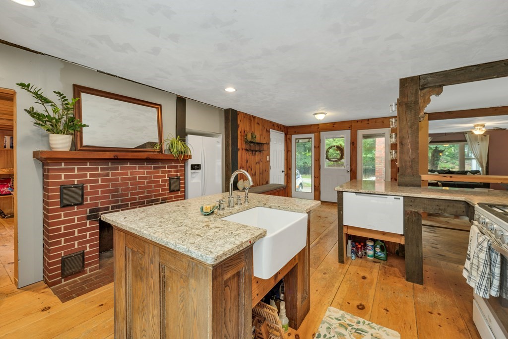 241 Calef Highway Lee, NH 03861 - Photo 16 of 40