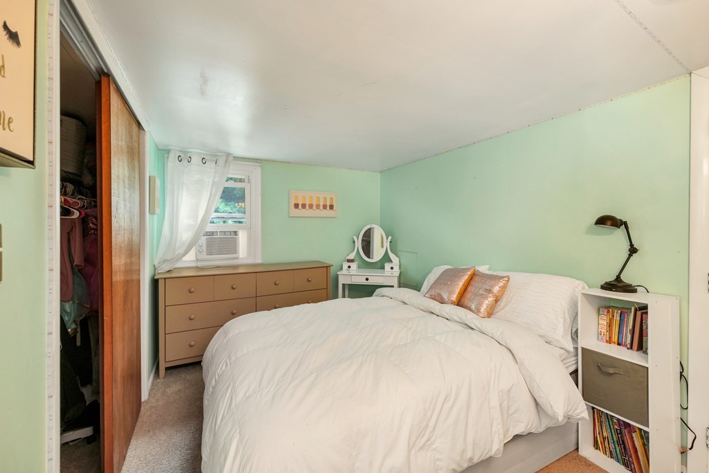 241 Calef Highway Lee, NH 03861 - Photo 34 of 40