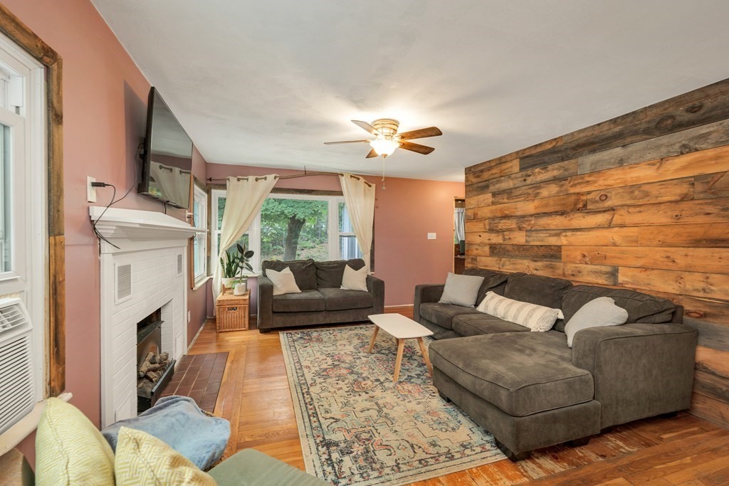 241 Calef Highway Lee, NH 03861 - Photo 4 of 40